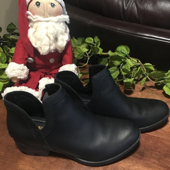 sorel lolla cut out bootie black